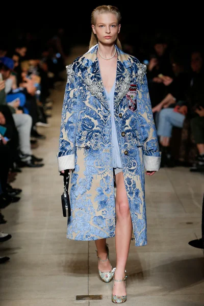 Look 50